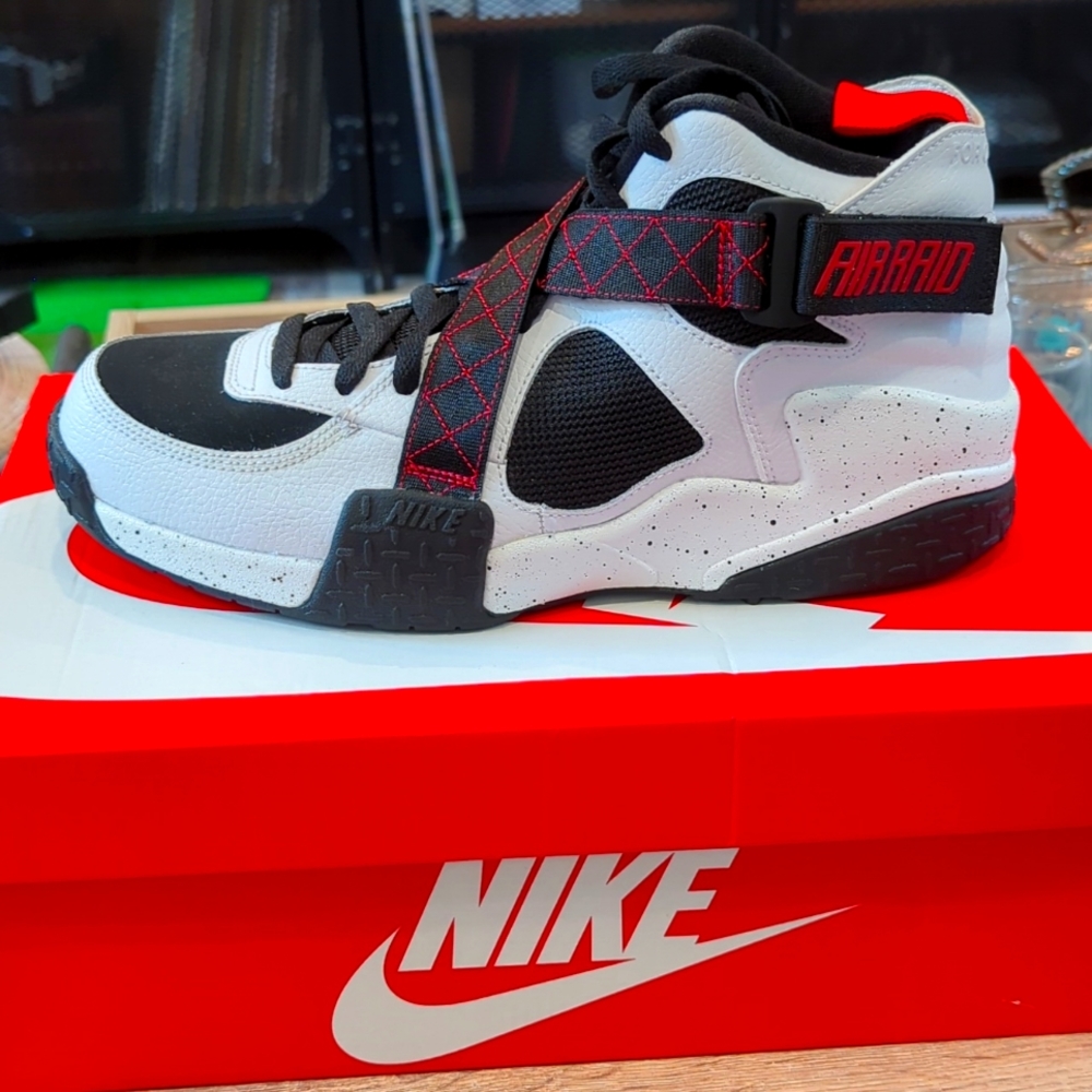 BNIB Nike Air Raid White University Red Size 11